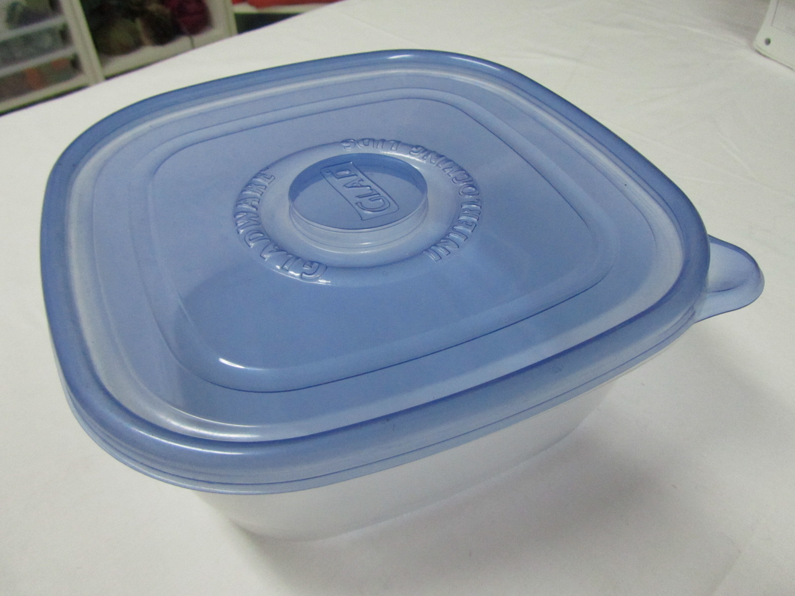 Here's the purpose of the circle on the Glad salad container lid